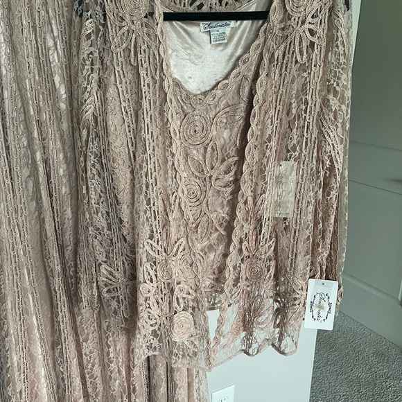 Women’s Lace Formal 3 PC. Set - Picture 2 of 15